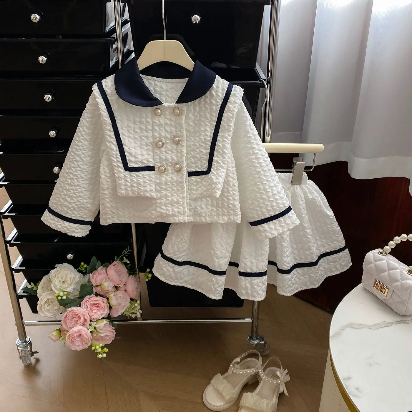 וייט אלגנט חליפת שמנת מינימליסטית